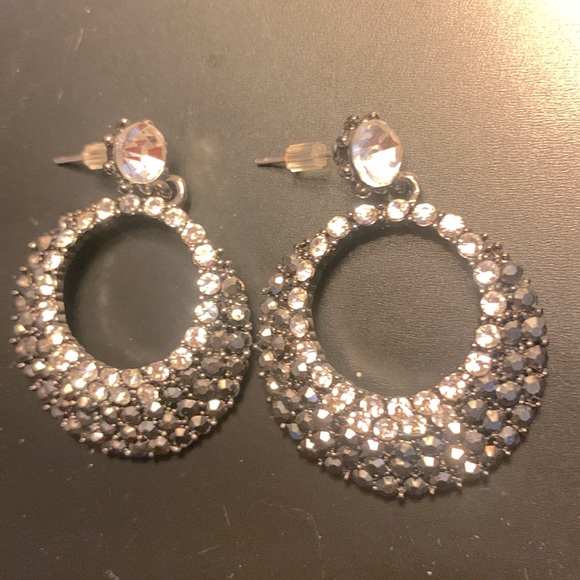 Dark stoned earrings & bracelet set - Picture 2 of 3